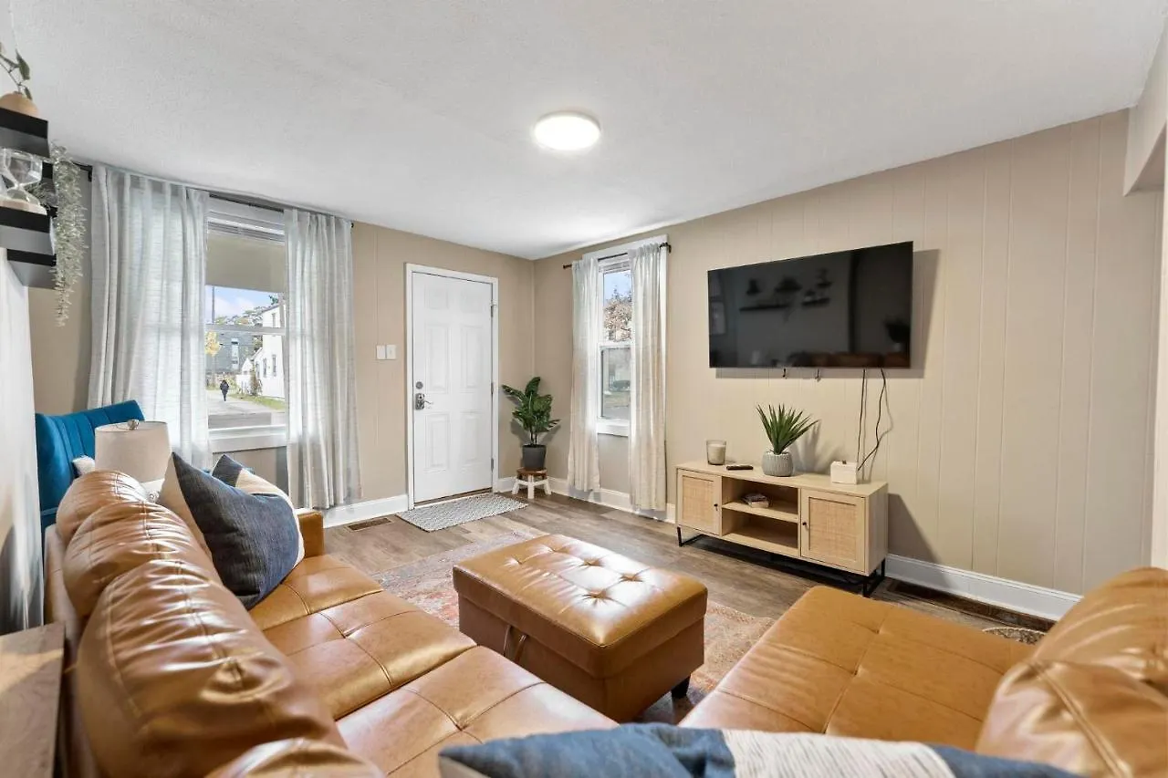 Newly Renovated 3 Bedroom Near High St Columbus